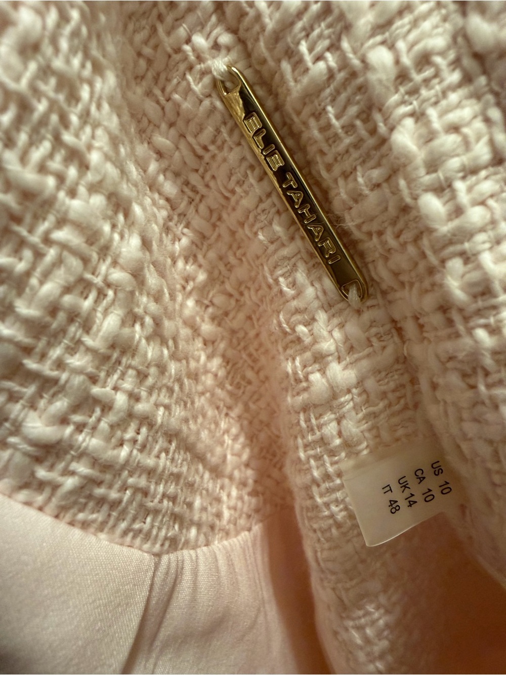 Elie Tahari Pink Bouclé Blazer & Shorts Suit Set Sz 10 (Cinq à Sept Khloe Dupe) - Picture 9 of 15